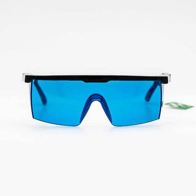 Breitspektrum-Laserschutzbrille. Laserschutzbrille mit kontinuierlicher Absorption