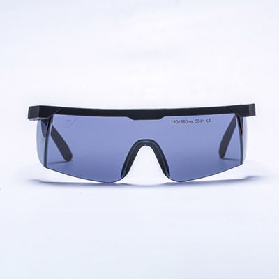 Breitspektrum-Laserschutzbrille. Laserschutzbrille mit kontinuierlicher Absorption