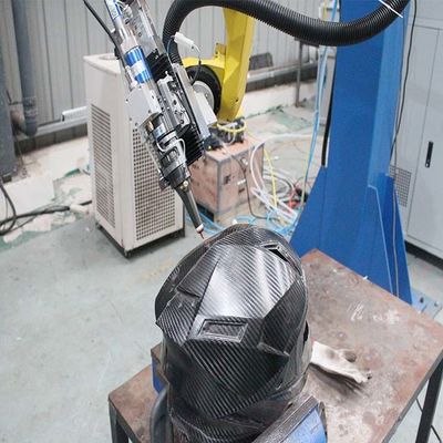 Raycus Laser Source 6 Axis 3D Robot Laser Cutter Verwendung für Glasfaser-Helm, Kohlenstofffaser-Helm, Kevlar usw.