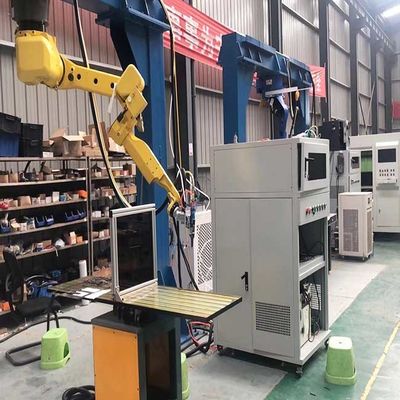 Raycus Laser Source 6 Axis 3D Robot Laser Cutter Verwendung für Glasfaser-Helm, Kohlenstofffaser-Helm, Kevlar usw.