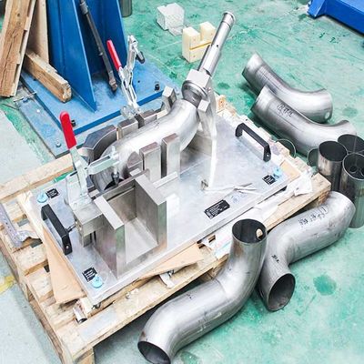 3D-Laserschneidmaschine für Rohre, Bogen- und Lochschneiden von metallischen Rohren mit besonderer Form