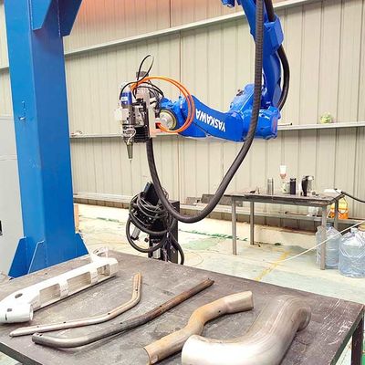 3D-Laserschneidmaschine für Rohre, Bogen- und Lochschneiden von metallischen Rohren mit besonderer Form