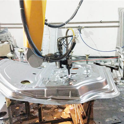 3D-Laserschneidemaschine zum Schneiden von Kanten und Löchern verschiedener Blechspannstücke und Abdeckteile